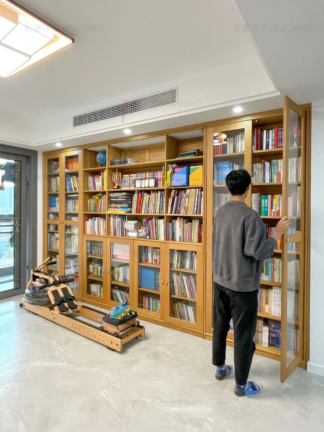客厅图书馆视觉分隔图
