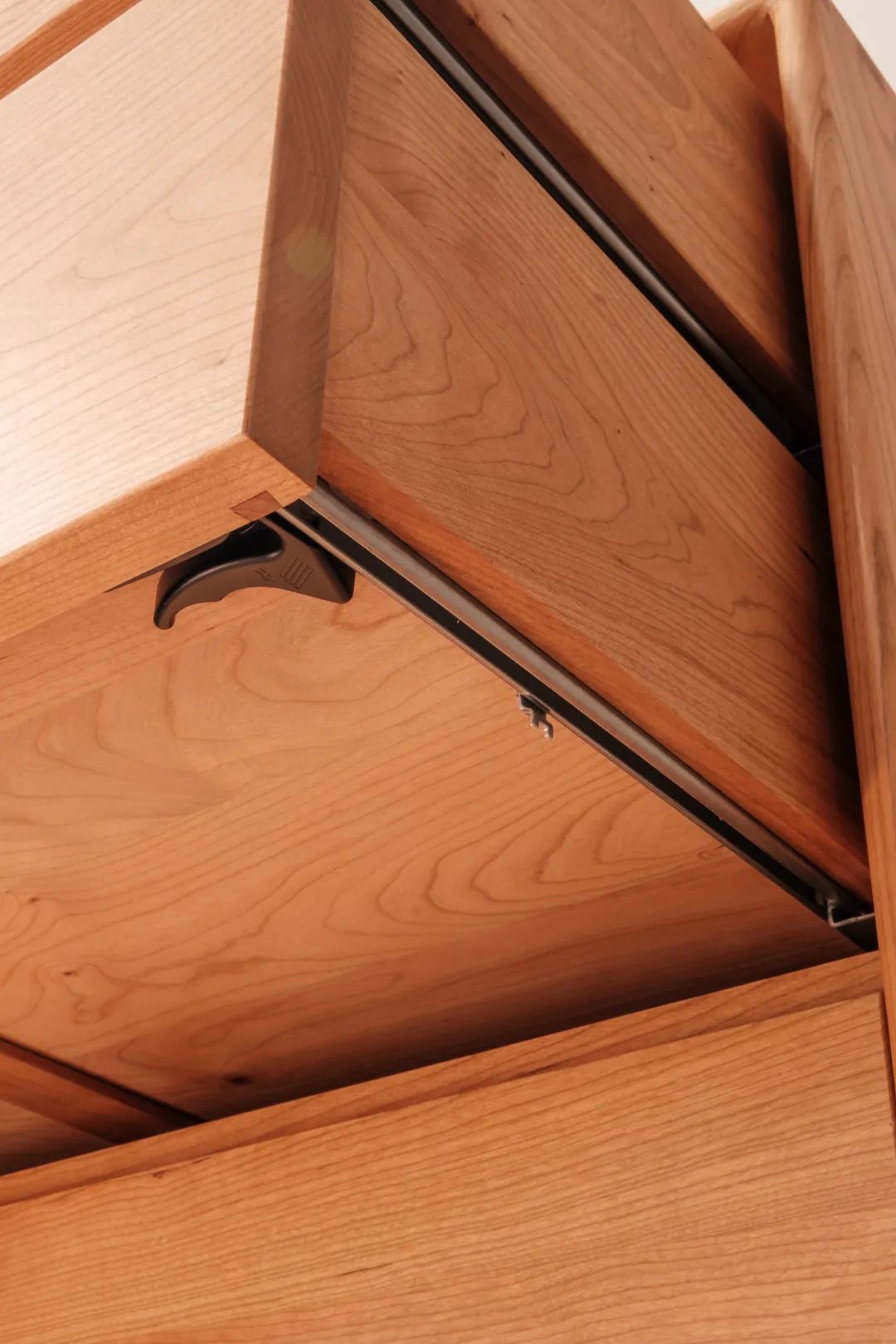 金属滑轨VS木滑轨怎么选? 7 金属滑轨VS木滑轨怎么选? 第2张案例图片