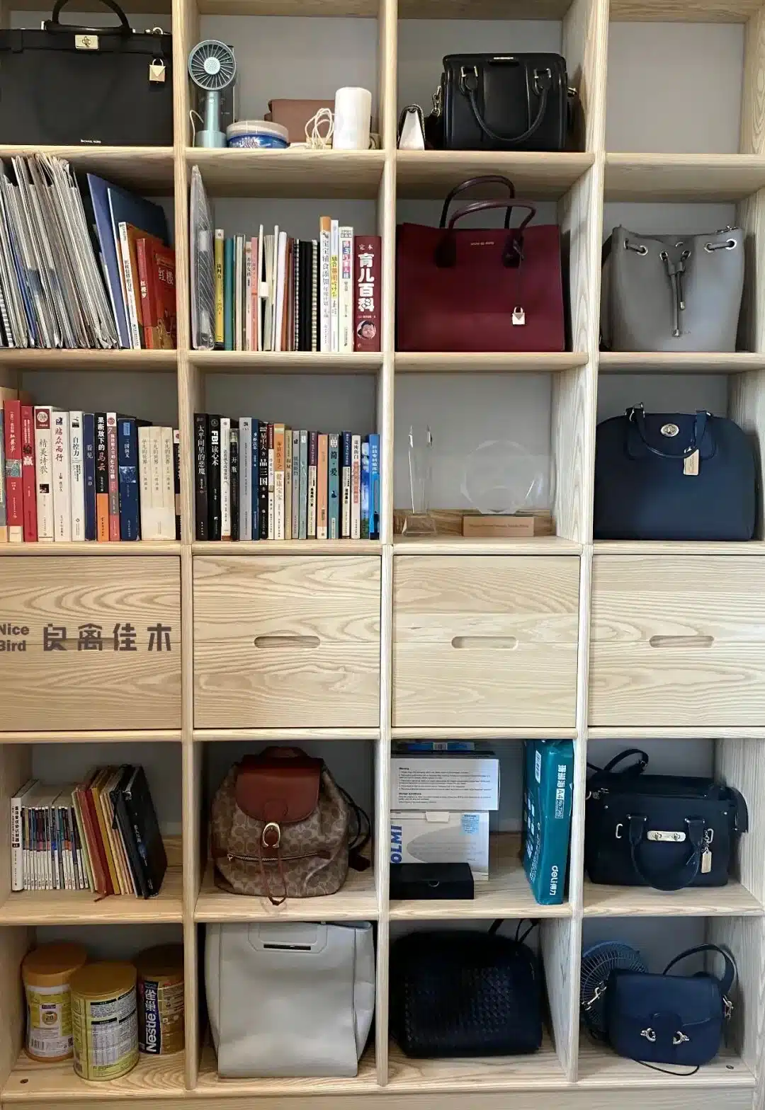 魔都三居全屋订，莫兰迪灰墙客厅果然与黑胡桃是绝配