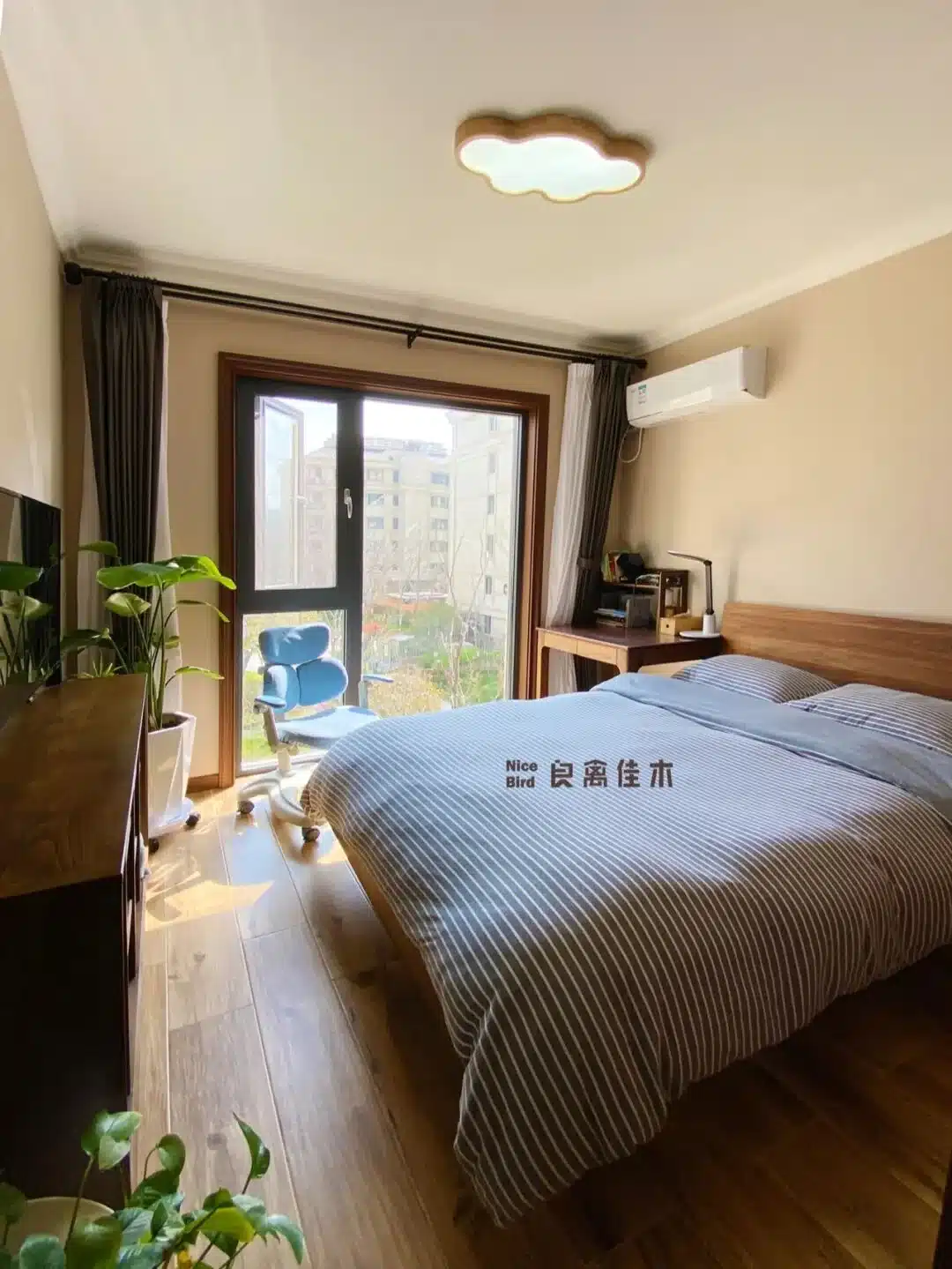 简单有温度，江苏业主大三居，把原木质感铺满全屋