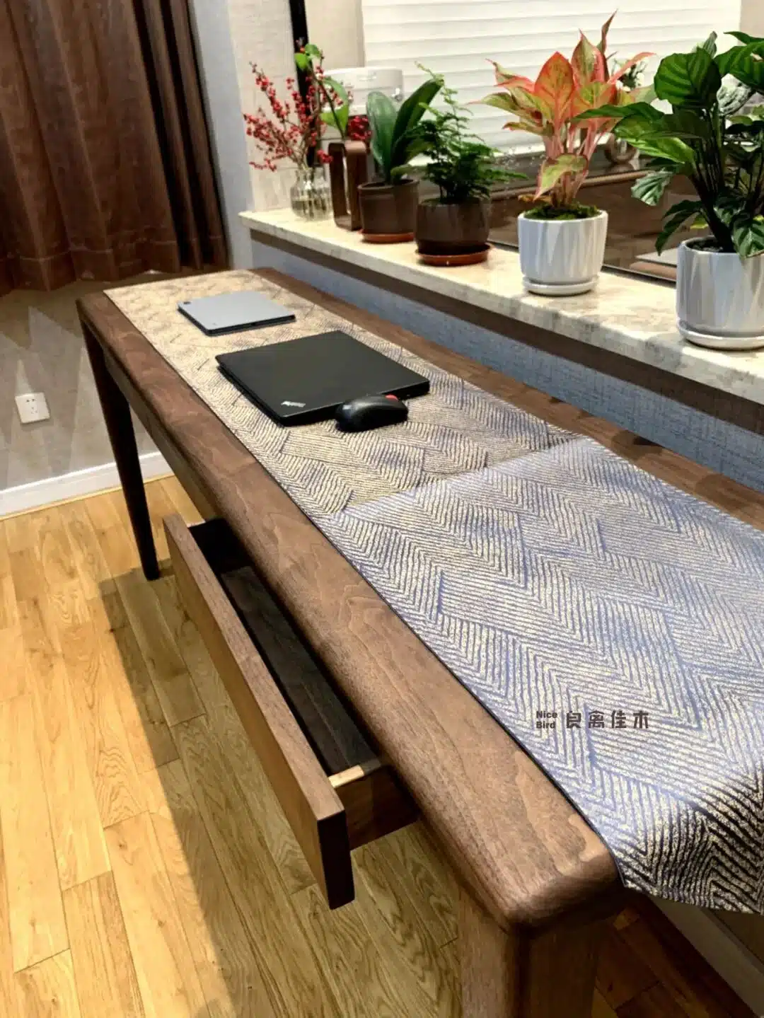 围绕黑胡桃精心选搭，空间改造让独立书房成家中大景观~