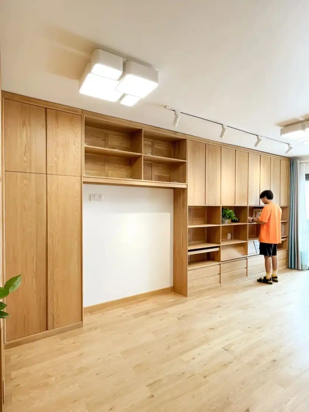 广州两居学区房，一体两柜让客厅秒变超大书房