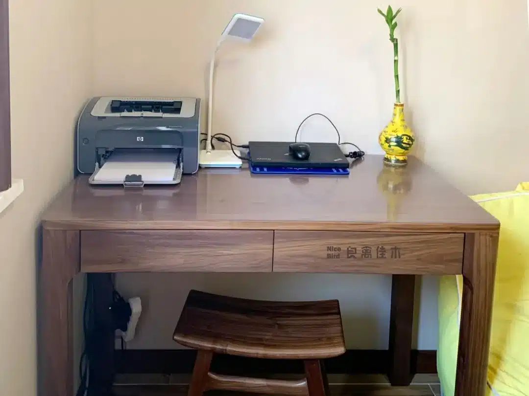 简单有温度，江苏业主大三居，把原木质感铺满全屋