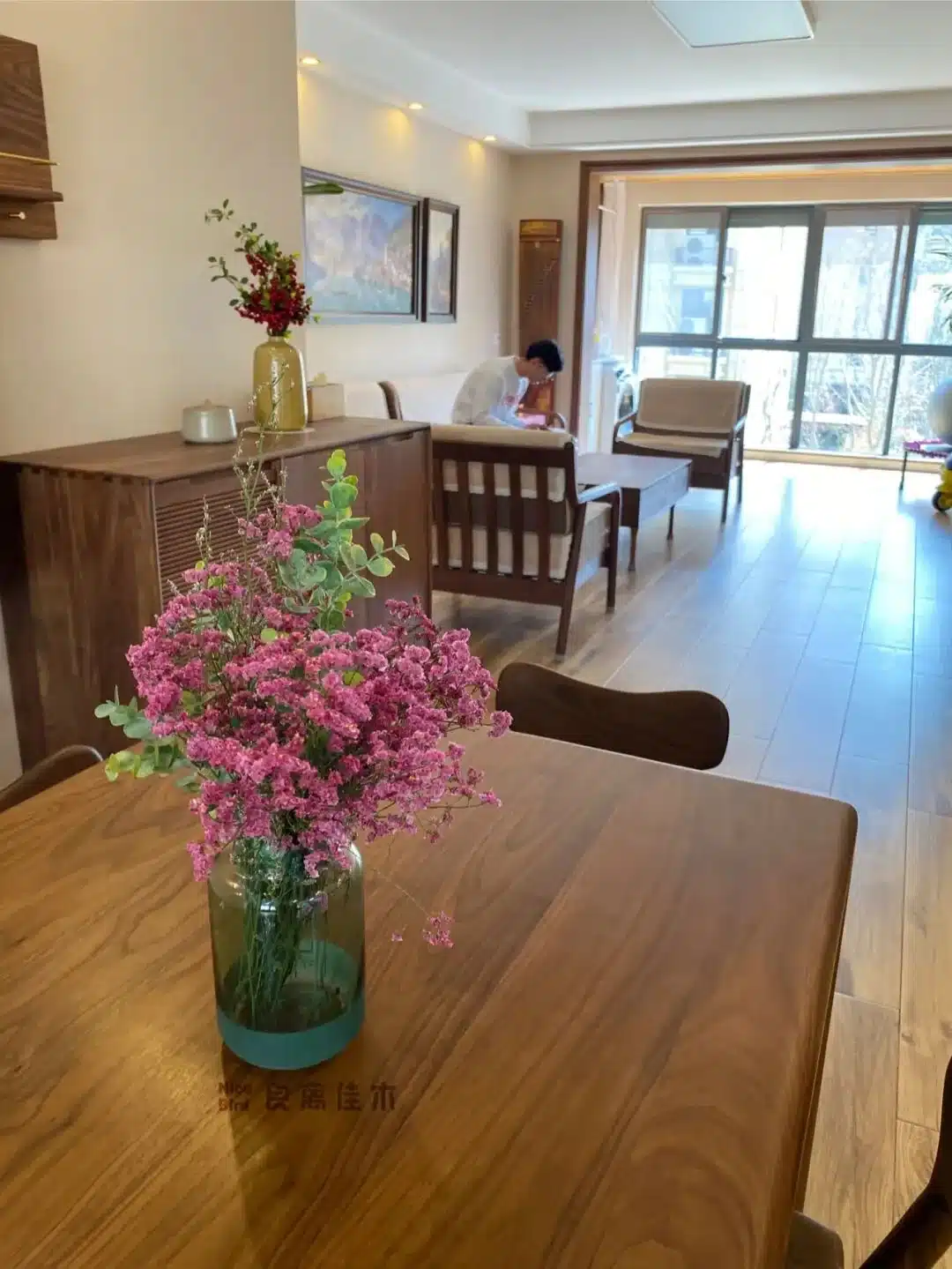 简单有温度，江苏业主大三居，把原木质感铺满全屋