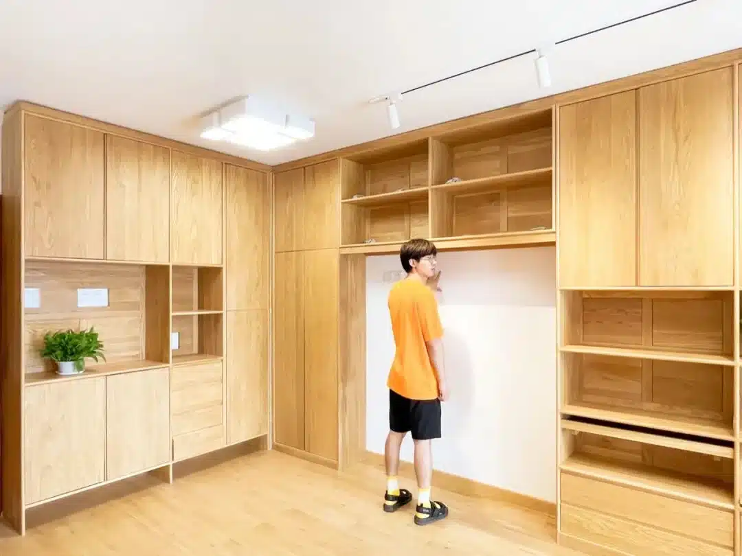 广州两居学区房，一体两柜让客厅秒变超大书房