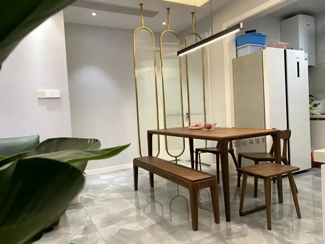魔都三居全屋订，莫兰迪灰墙客厅果然与黑胡桃是绝配