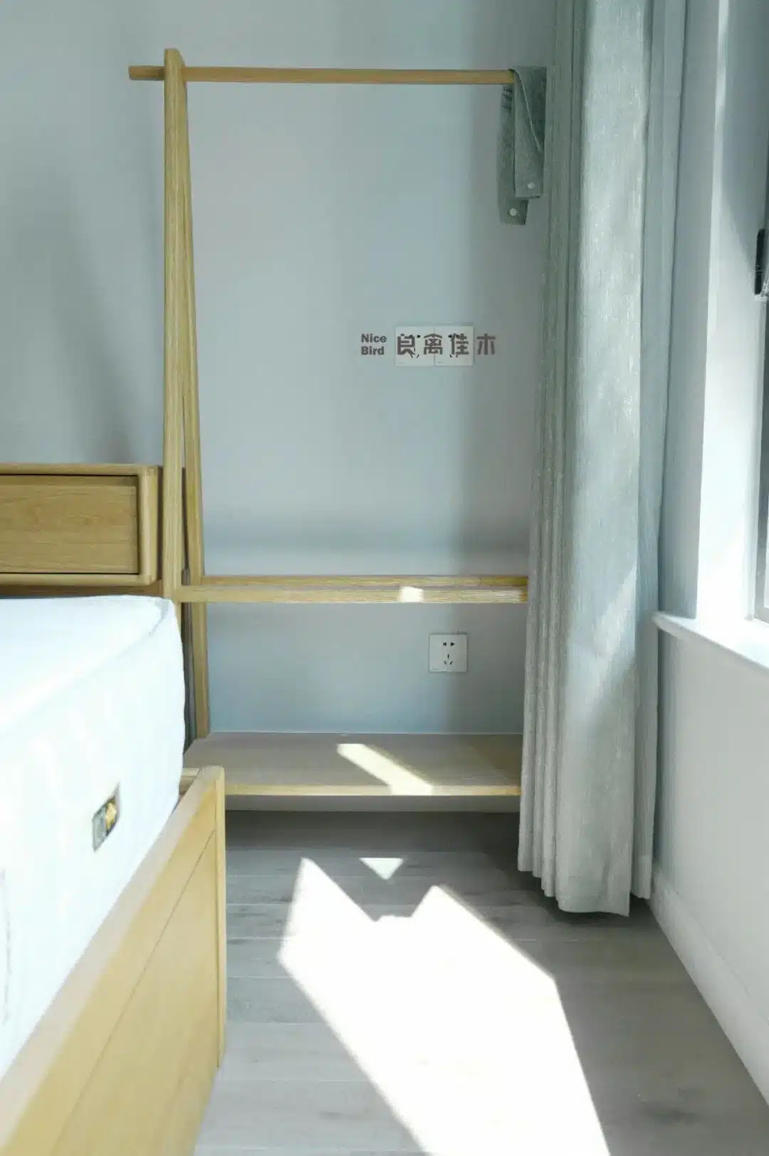 魔都三居全屋订，莫兰迪灰墙客厅果然与黑胡桃是绝配