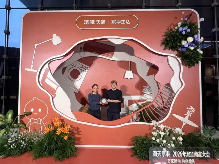 万家所向,共创增长|良禽佳木成为淘宝极有家严选2026家装商家委员会成员 3 良禽佳木原木定制工艺节点:从量尺设计、参数化拆单到大板直拼与打磨上蜡